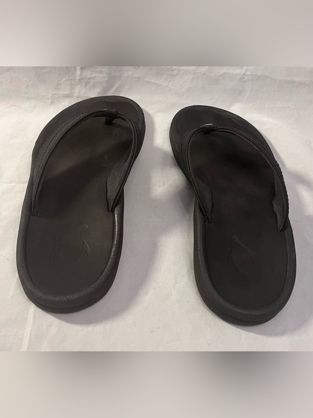 OluKai Ohana Women’s Black Thong Sandals - Picture 3 of 4